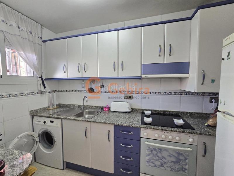 Foto ae921fa8-7834-40cb-9cbc-60a5a6dc151c. Piso  céntrico con piscina y vistas despejadas en Cunit