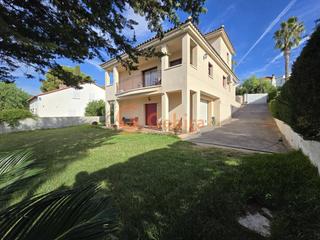 Haus in Cunit Residencial. Encantadora casa independiente en venta en cunit  urbanización e