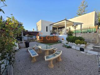 Maison à Bellvei. Encantadora casa con apartamento independiente en amplia parcela