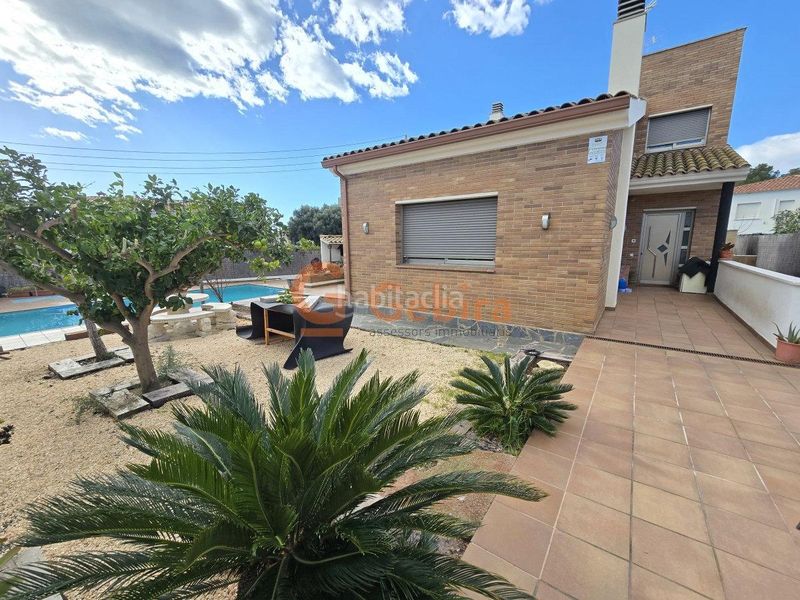 Foto 0bb14d5a-22d0-4075-ae99-977e2ed6f3ac. Casa  independiente con piscina privada en Segur de Calafell nucli urbà Segur de Calafell