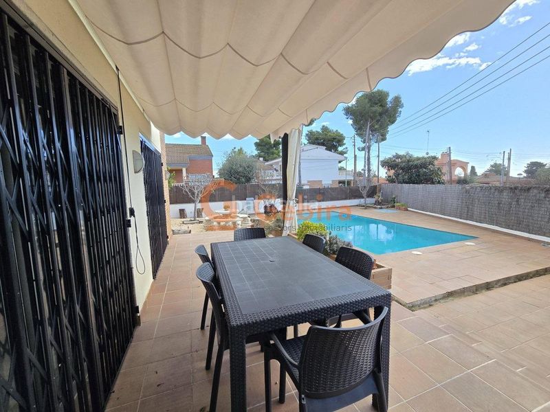 Foto a51eed20-88c8-4fac-afc3-e50d84b082c6. Casa  independiente con piscina privada en Segur de Calafell nucli urbà Segur de Calafell