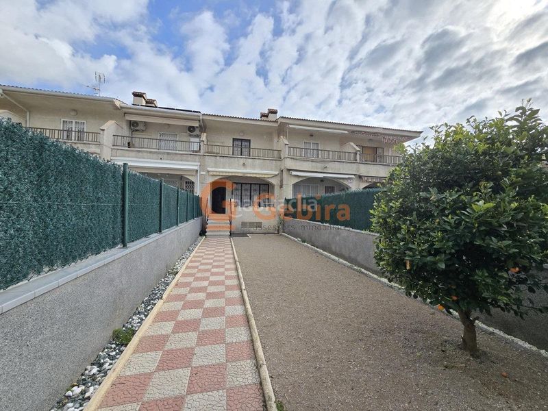 Foto f113542b-f0b4-4a3b-9055-e6fc9c4630be. Casa adossada a Can Toni Cunit