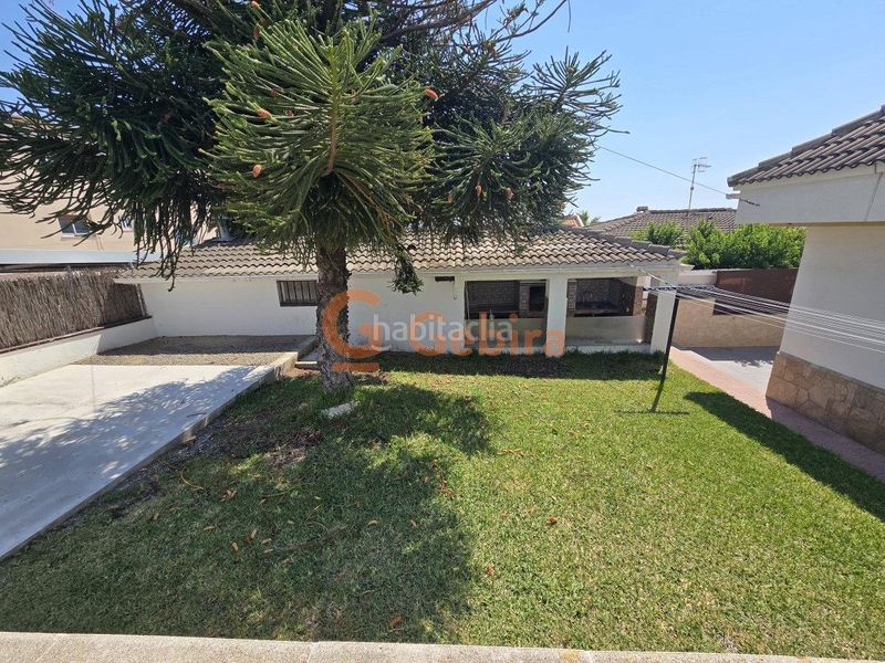 Foto 41b9f4e2-54cf-4cbc-bbc3-4f925abfab40. Casa amb calefacció aparcament piscina a Cunit residencial Cunit