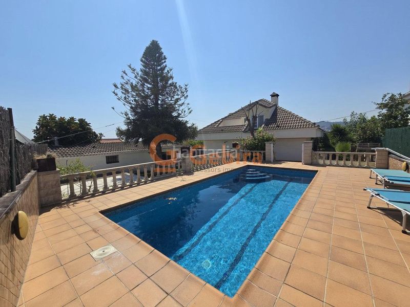 Foto a4222eab-cfc9-4d5c-b3e1-1ef1b266265c. Casa amb calefacció aparcament piscina a Cunit residencial Cunit
