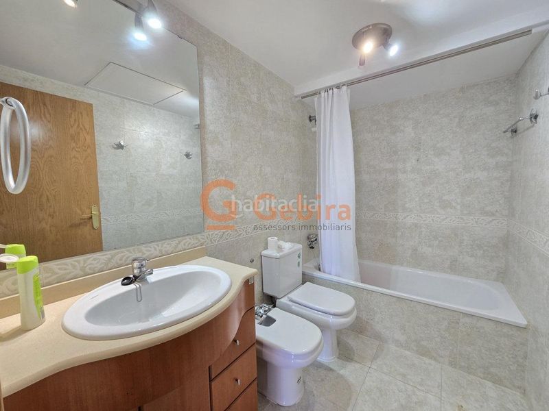 Foto 20761e19-94be-474f-bb52-fd44c7faa33f. Pis amb piscina a prat de Cunit Cunit