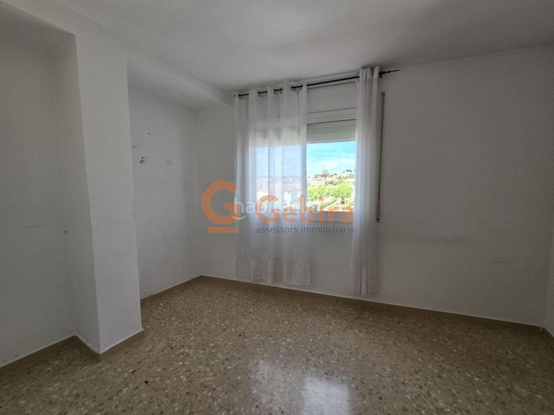 Foto 2548026b-5ef4-44c4-82a1-25edbaad0019. Pis amb piscina a prat de Cunit Cunit