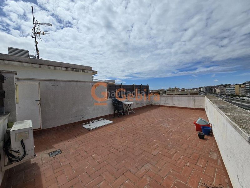 Foto 78b55d53-4417-41db-943d-6cb7bbd7898a. Pis amb piscina a prat de Cunit Cunit