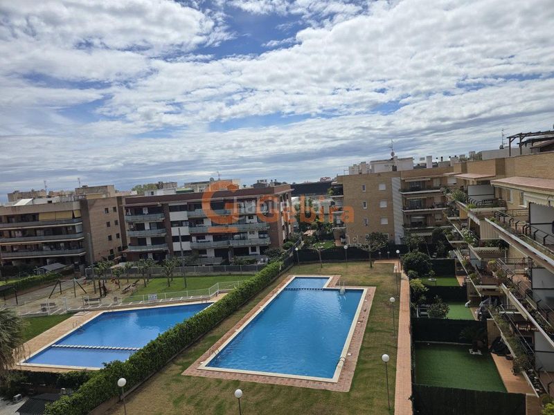 Foto 96f3bcc7-bd74-4d49-9909-2820f4fb57f9. Pis amb piscina a prat de Cunit Cunit