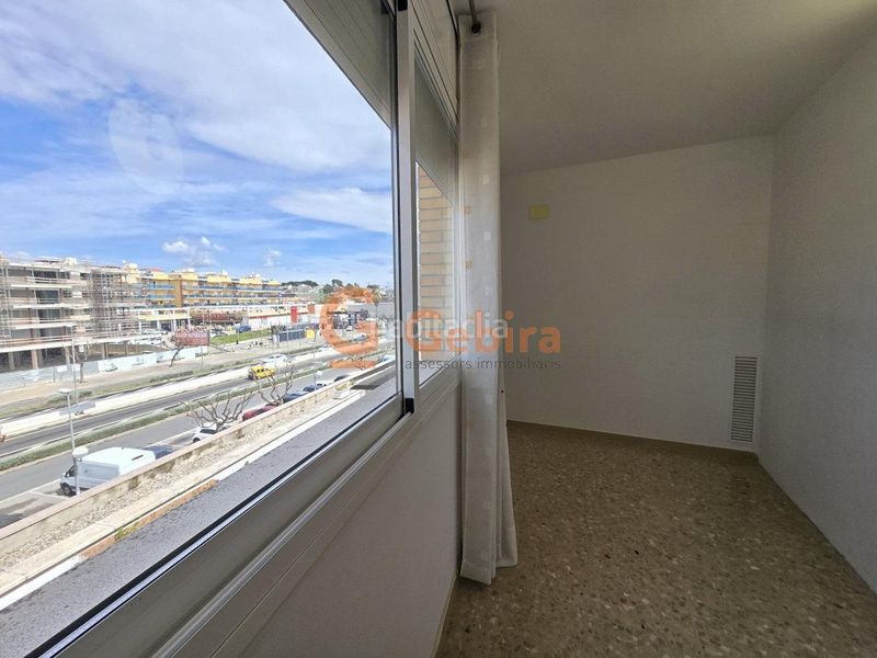 Foto ea726204-c5f0-4048-8c0c-a6caff5f65a6. Pis amb piscina a prat de Cunit Cunit
