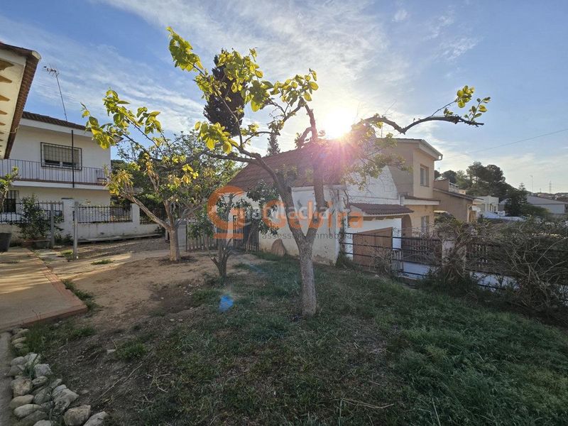 Foto 262feec7-f569-4e2b-af8d-fcba7e16b759. Casa  independiente en urbanización mas trader i en Cubelles