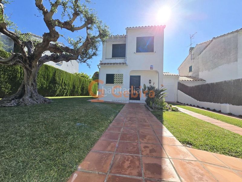 Foto 270ba1f2-0a1b-44f7-b395-7c84a39e243a. Casa pareada encantadora casa pareada en el rectoret en Cunit