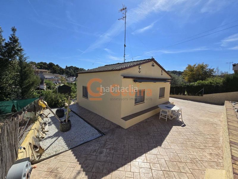 Foto a4b5f244-8603-48ad-a66d-8b9117baceb0. Casa amb aparcament a costa Cunit - els jardins - els rosers Cunit