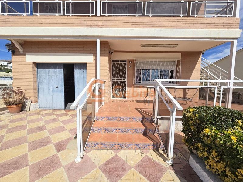 Foto 9c46b16c-7eea-4f42-93ba-6a9a0d50977d. Casa amb calefacció aparcament a Cunit residencial Cunit
