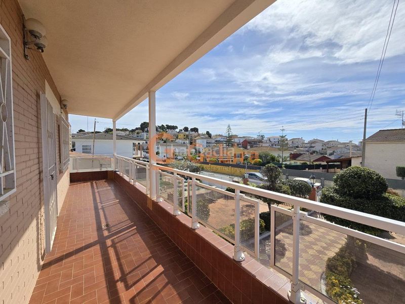 Foto b34e91e0-d845-44e5-b8cf-331335c05002. Casa amb calefacció aparcament a Cunit residencial Cunit