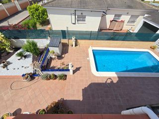 Casa in Cunit Residencial. Piso independiente con jardín y piscina