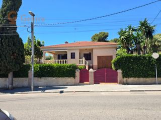 Xalet a Cunit Residencial. Casa independiente toda en una planta, cerca de la playa