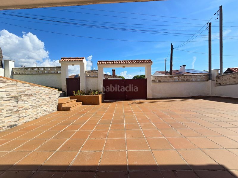 Foto f443ce3d-0197-4526-9c37-86cb2eaa80bd. Casa amb aparcament a Cunit residencial Cunit