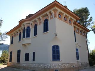 Xalet a Enguera. Villa con encanto cerca de un parque natural