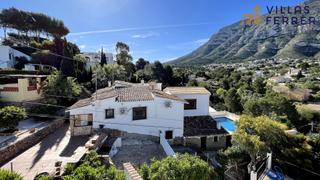 Casa  Carrer del nard. Villa con piscina y vista al montgo
