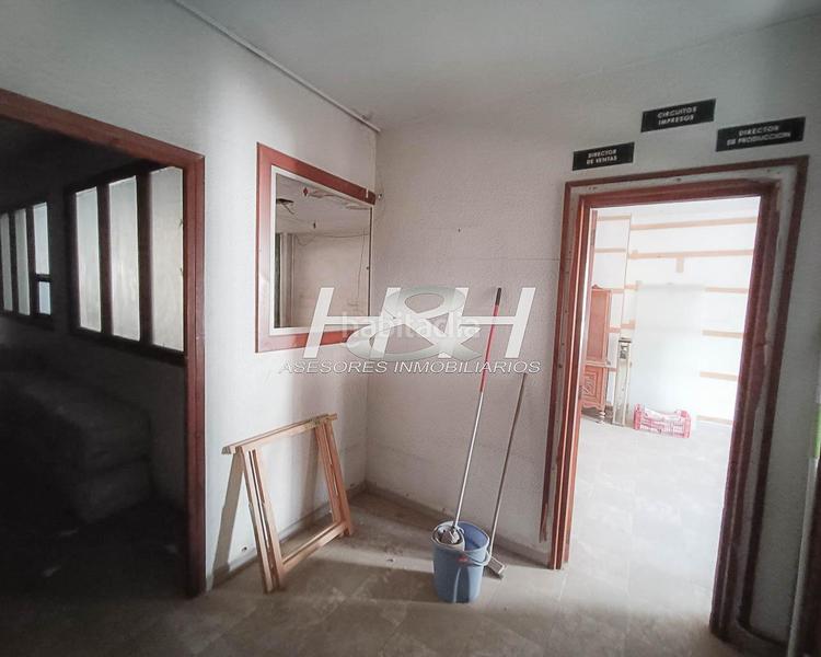 Foto 15618fcc-2dcb-4423-8278-7a714df714da. Edificio in El Castell Burjassot