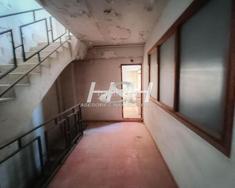 Foto 9b91e31a-c99d-4672-8d8a-2360d4075790. Edificio in El Castell Burjassot