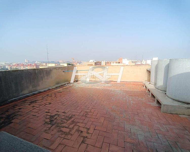 Foto f7e7167c-66b1-4fc7-a524-a689c290ba8f. Edificio in El Castell Burjassot
