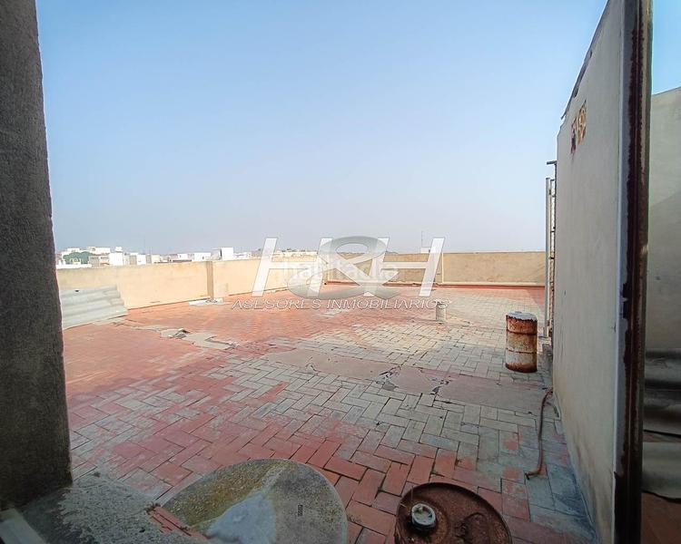 Foto 8aaffc6b-87e0-436c-8318-83a0ffc7fd0d. Edificio en El Castell Burjassot