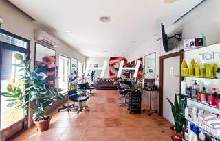 Traspàs Local Comercial a Barrio Benicalap. Oportunidad única! traspaso de peluquería en zona transitada de