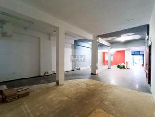 Local Comercial a Barrio Benicalap. Local comercial amplio en lauri volpi.  hh asesores, inmobiliari