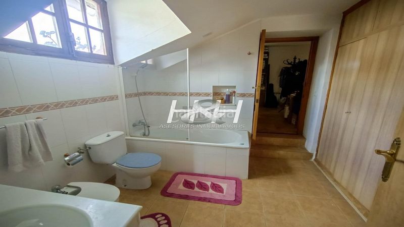 Foto 71261e40-7d03-44a6-833c-cfa87aa72809. Xalet amb calefacció piscina a Rocafort