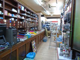 Lloguer Local Comercial a El Castell. Se alquila local comercial en calle peatonal de burjassot.  hh a