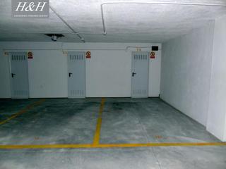 Miete Autoparkplatz in El Cabanyal-El Canyamelar. Aquiler de garaje  trastero en zona los naranjos. h h asesores,