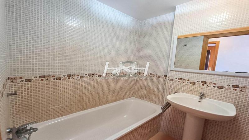 Foto 03e1f671-6ffc-4a47-9a26-87856e44b9fa. Ático  con terraza y garaje en residencial . hh asesores, inmobiliaria en burjassot en Picassent