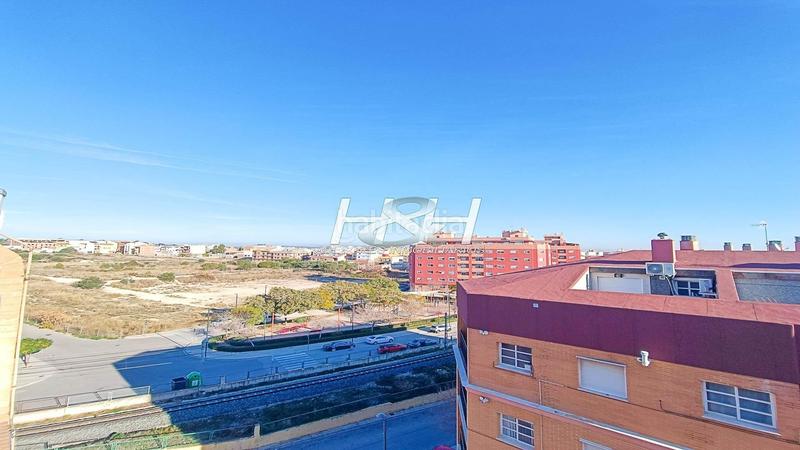 Foto 1869f255-b48d-4140-b200-e8f154b42286. Ático  con terraza y garaje en residencial . hh asesores, inmobiliaria en burjassot en Picassent