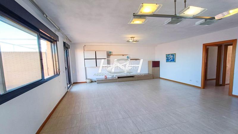 Foto 781b571f-b7de-4921-85c9-4679f338f234. Ático  con terraza y garaje en residencial . hh asesores, inmobiliaria en burjassot en Picassent