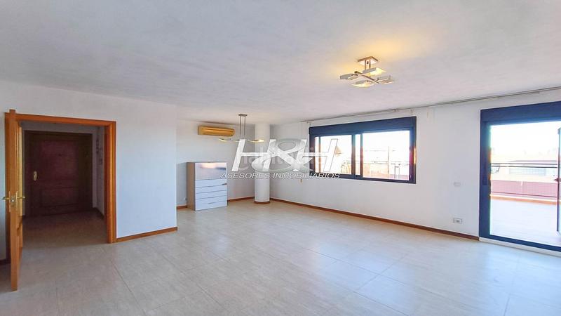 Foto c397655a-836c-46f1-a89d-08a21ff02120. Ático  con terraza y garaje en residencial . hh asesores, inmobiliaria en burjassot en Picassent