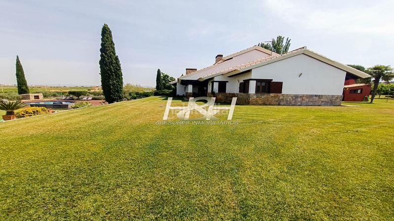 Foto 776bcccf-93aa-4990-bdaf-a110d402864a. Xalet amb calefacció piscina a Requena