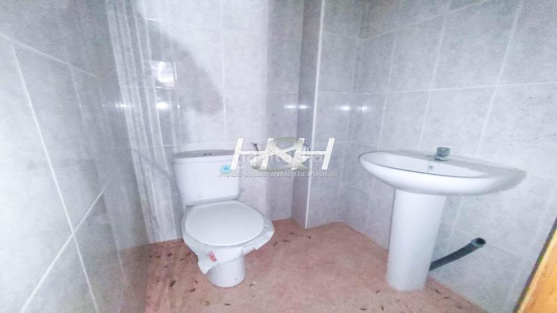 Foto 92a6c10b-bcfa-42cd-b61b-bb7b53622770. Rent business premise in Zona Concordia Burjassot
