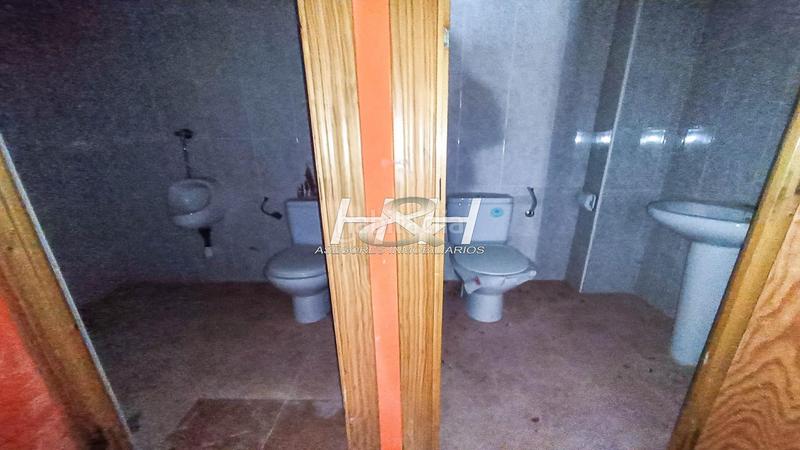 Foto e60be1f5-2bea-4840-85fc-71d77555a4c4. Rent business premise in Zona Concordia Burjassot