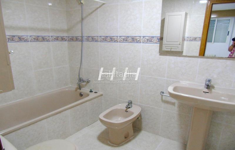 Foto c28683d3-445d-4aba-8bcb-1c344e60dbfb. Alquiler piso estupendo piso con parking en eixereta. hh asesores, inmobiliaria en Burjassot