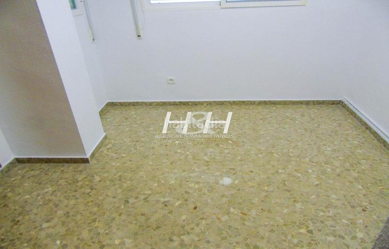 Foto e6dda7a8-8d7b-4945-823f-6133dbe2f8e9. Alquiler piso estupendo piso con parking en eixereta. hh asesores, inmobiliaria en Burjassot