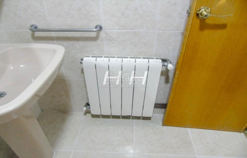 Foto 22cd2211-df1b-4b02-9a44-ac5e8d63158e. Rent flat with heating parking in L´Eixereta Burjassot