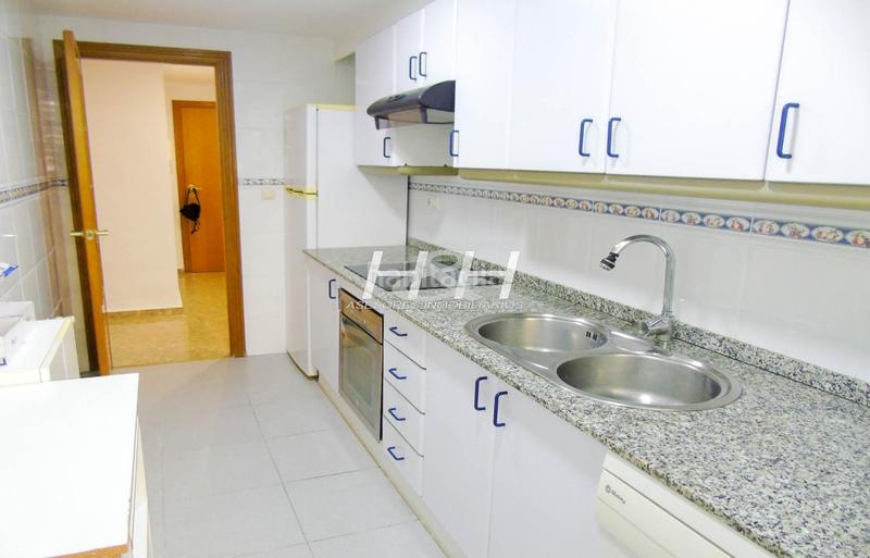 Foto 85344c6d-6f6c-46d2-809e-9a74cbe01bf0. Rent flat with heating parking in L´Eixereta Burjassot