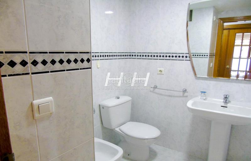 Foto f947ec6a-8b6c-4755-92f5-acf078c94972. Rent flat with heating parking in L´Eixereta Burjassot