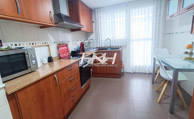 Foto f987df6a-14b6-4726-b4e9-77897d0a71cc. Appartement avec parking dans Els Orriols Valencia