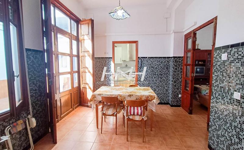 Foto 16b87ed2-ca18-42a0-8258-8c6ce67cfee5. Ground floor with heating in El Castell Burjassot