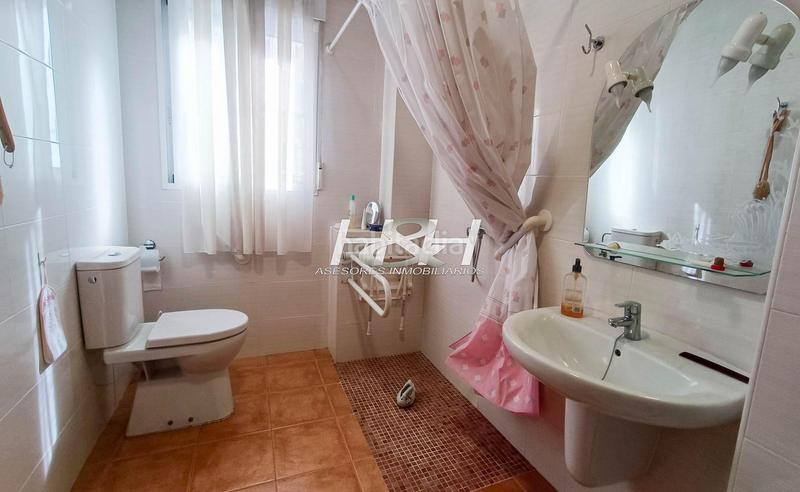 Foto b2ac1b1c-7769-4a44-b634-fba9d6d83f58. Ground floor with heating in El Castell Burjassot