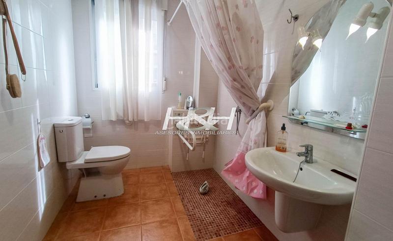 Foto de37dfe1-b121-4912-a4de-0c62fd8efefb. Ground floor with heating in El Castell Burjassot