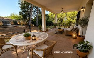 Chalet in Nueva Santa Barbara - Cruz de Gracia. Chalet godella. zona ermita nova