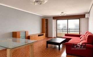 Pis a Zona Concordia. Se vende en zona burjassot godella.  hh asesores, inmobiliaria e